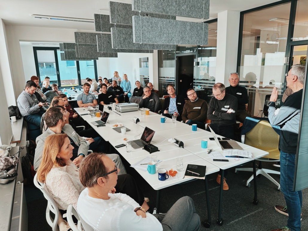 Neunmonatiges Workshopprogramm von GATEWAY49 ab März: Mischung aus Online- und Präsenzveranstaltungen mit wöchentlichen Team Jour Fixes, Workshops und Coachings. Teilnahme von 75% für Early Stage Teams erforderlich, flexible Anwesenheit möglich.